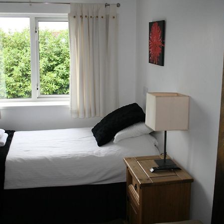 The Leaking Well Bed & Breakfast Dunhampton ภายนอก รูปภาพ