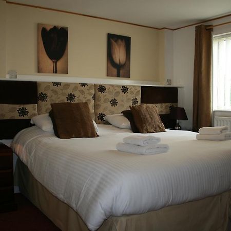The Leaking Well Bed & Breakfast Dunhampton ภายนอก รูปภาพ
