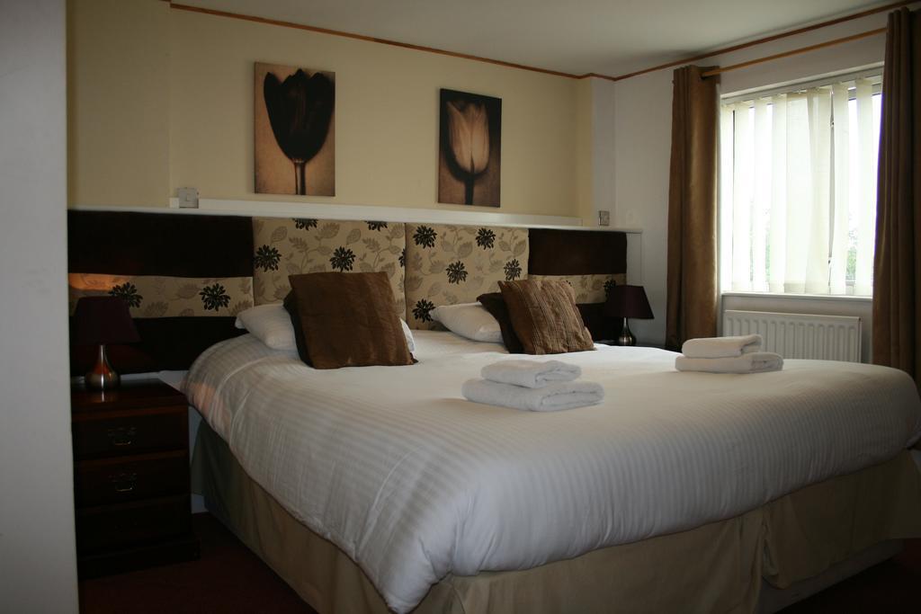 The Leaking Well Bed & Breakfast Dunhampton ภายนอก รูปภาพ