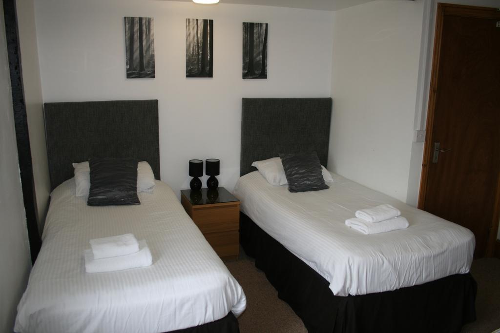 The Leaking Well Bed & Breakfast Dunhampton ภายนอก รูปภาพ