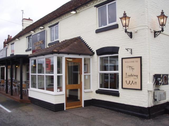 The Leaking Well Bed & Breakfast Dunhampton ภายนอก รูปภาพ